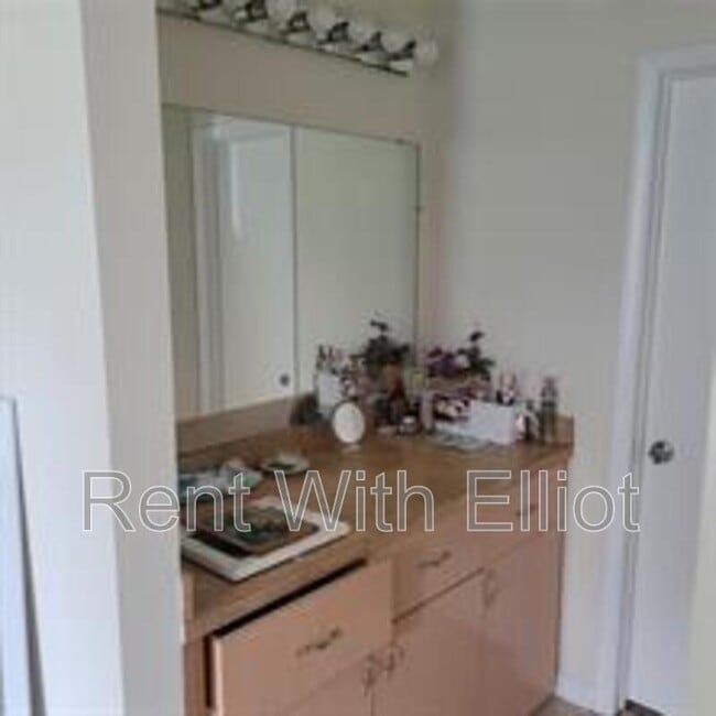 Building Photo - 7173 Orange Dr