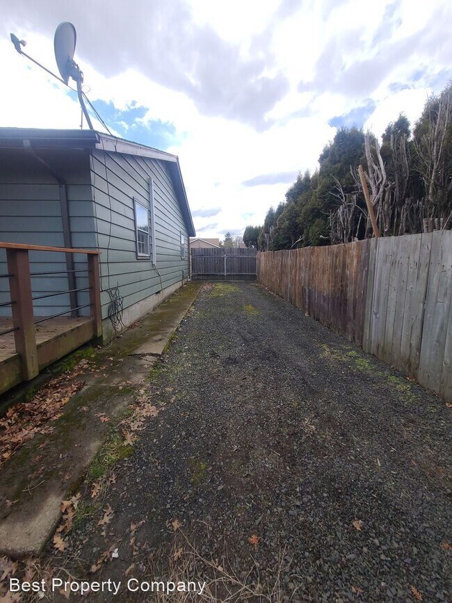 Building Photo - 4 br, 2 bath House - 237 Stadium Drive South