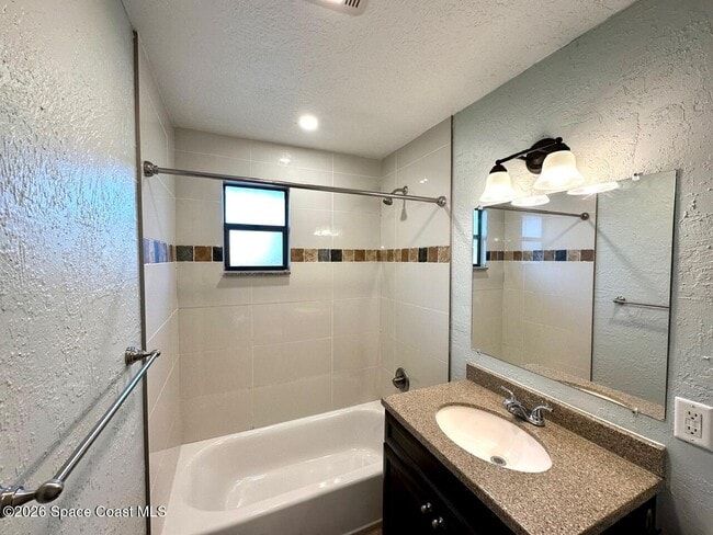 Building Photo - 310 Oleander Pl