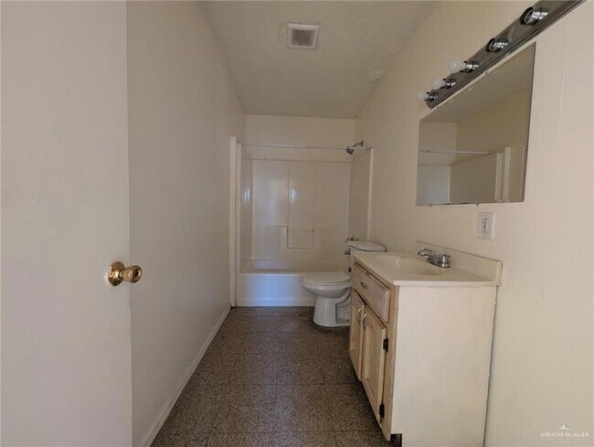 Building Photo - 104 Carlotta St