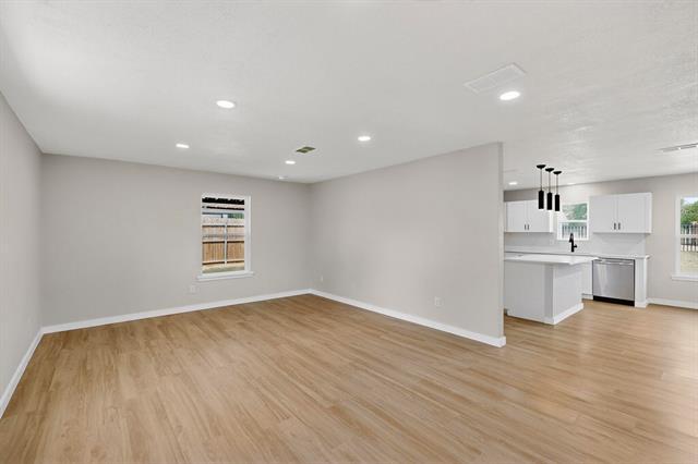 Building Photo - 208 Ponderosa Ln