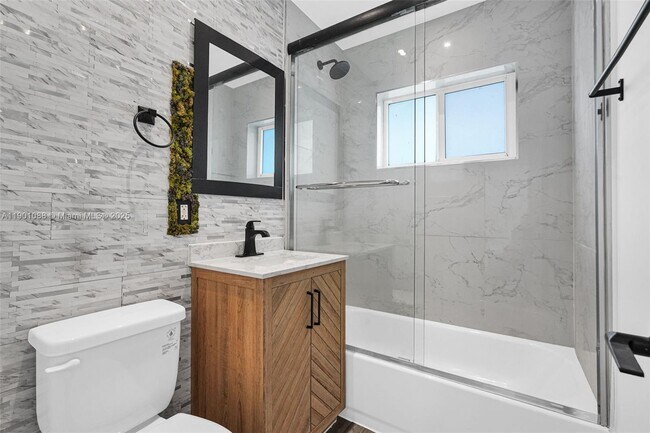 Building Photo - 2212 Roosevelt St