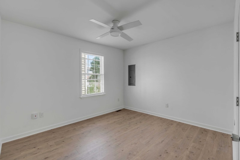 Building Photo - 207 W Poplar St