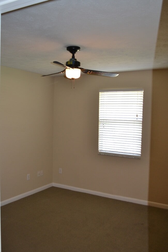 Building Photo - Lake Weir - Bird Island Rental - 5/3/2 Water Front Living at it's Best! **Available Soon**