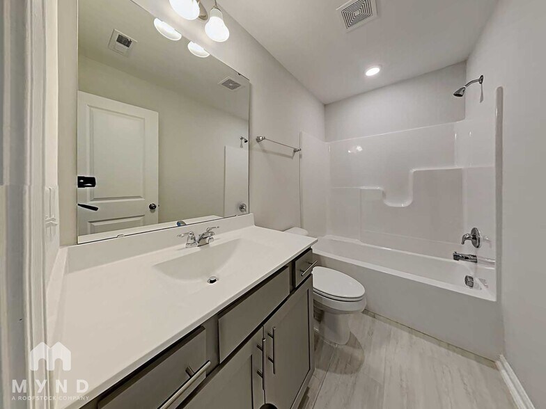 Building Photo - 1601 Trembley Pk Dr