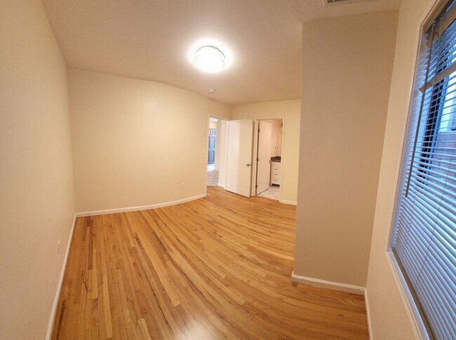 Building Photo - 5 Bedroom 3 bathroom in close proximity to POLY CAMPUS!