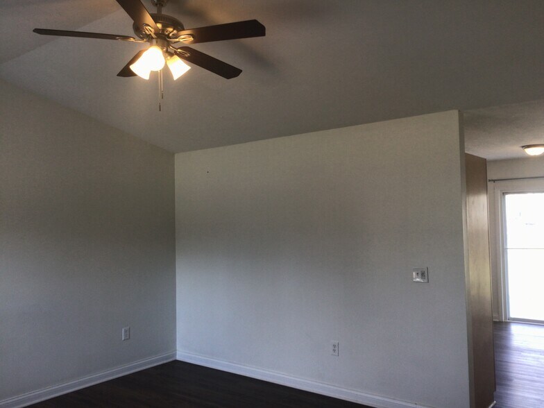 Building Photo - 2070 Whispering Wind Ln