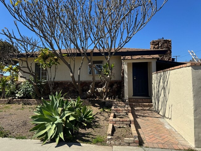 Building Photo - Single Family 3bd 2ba + Office Space