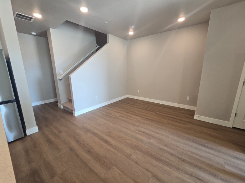 Building Photo - 4828 River Roads Dr