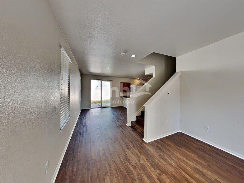 Building Photo - 5561 N Lisbon St