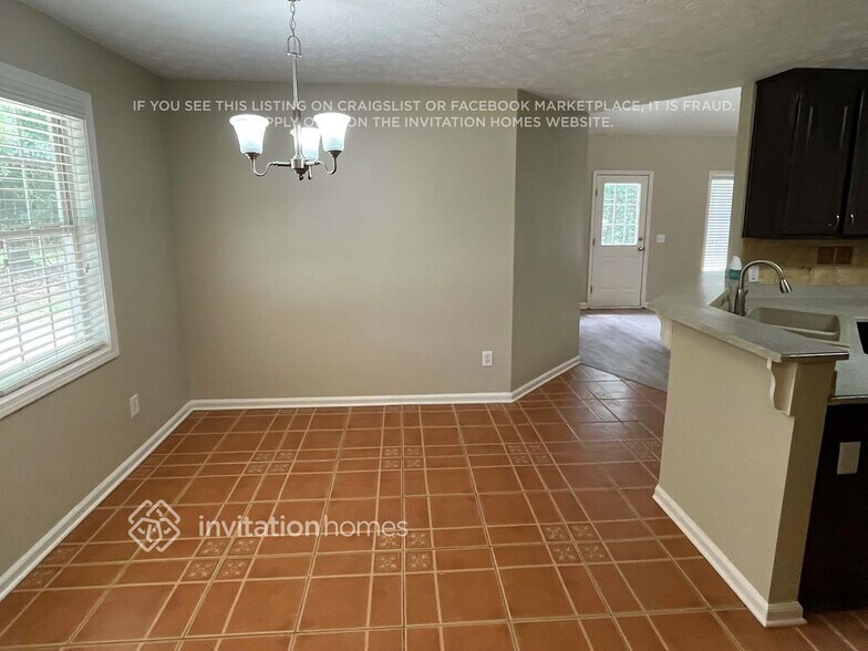 Building Photo - 3715 Biltmore Oaks Dr SE