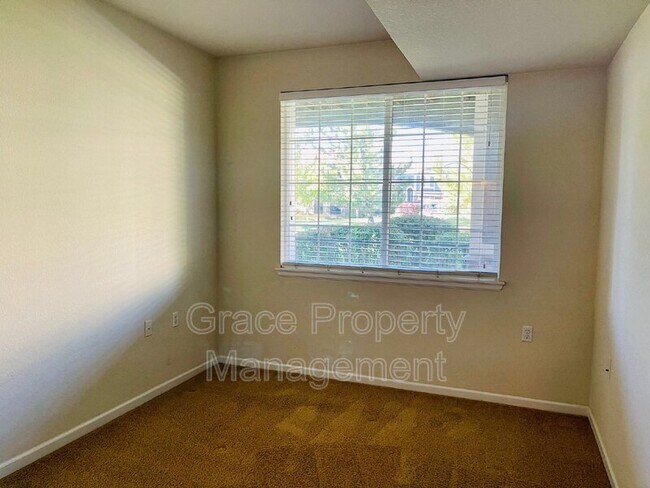 Building Photo - 14133 Sun Blaze Loop