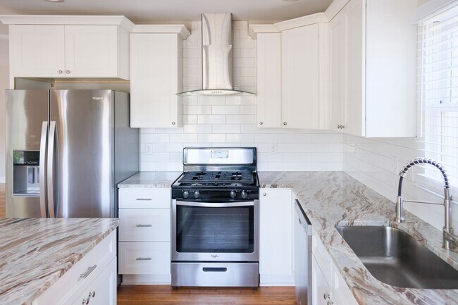 Building Photo - 3 Bedroom, 3 Bath House in Prime Augusta C...