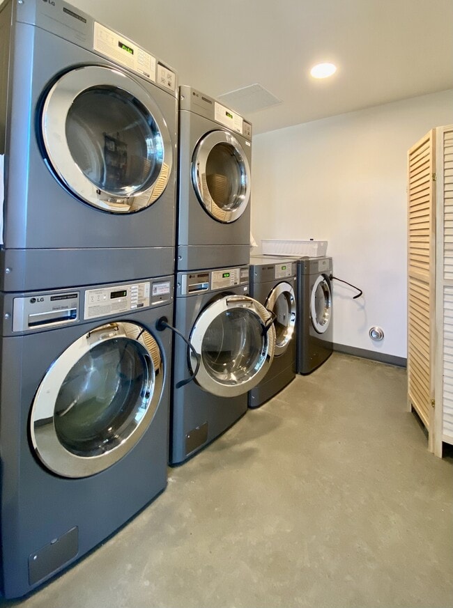 Building Photo - 610 Trent Dr