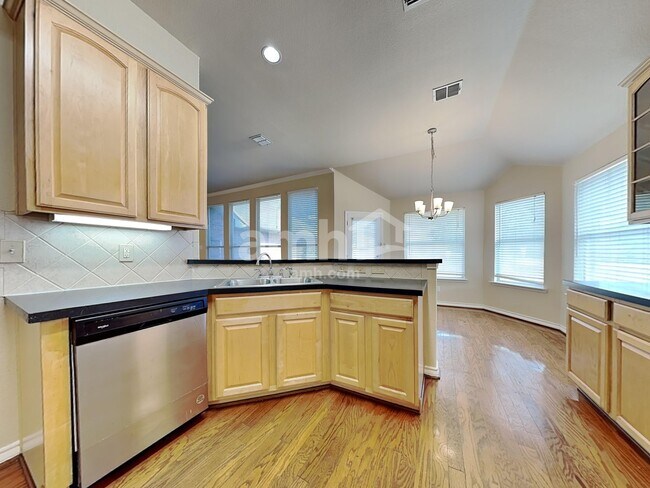 Building Photo - 989 Dogwood Ln