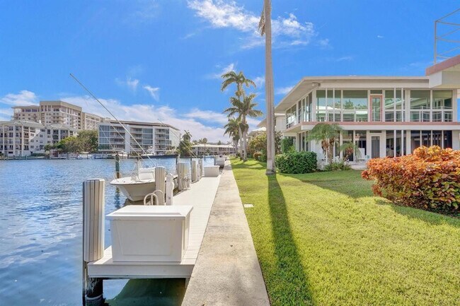 Building Photo - 2760 Yacht Club Blvd
