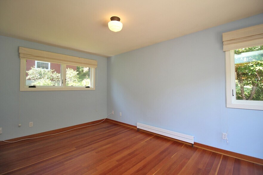 Building Photo - 9233 SW Brier Pl