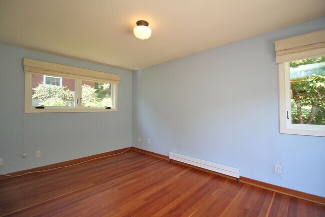 Building Photo - Beautifully Remodeled 2 Bedroom Collins Vi...