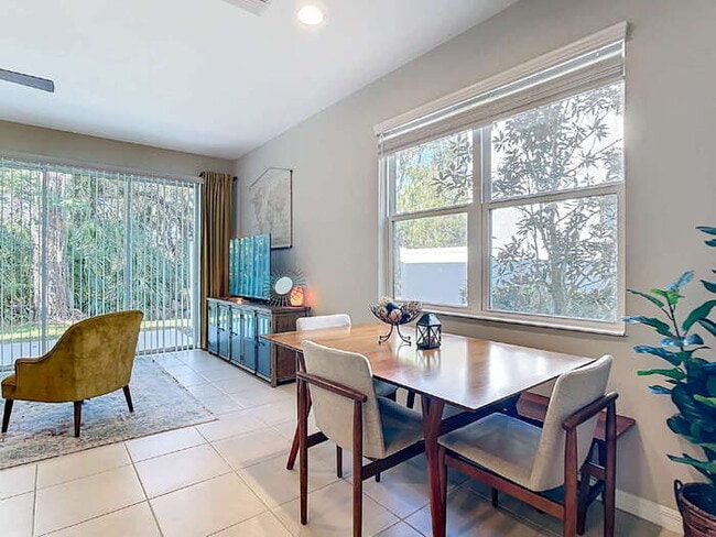 Building Photo - 10525 Oakside Dr