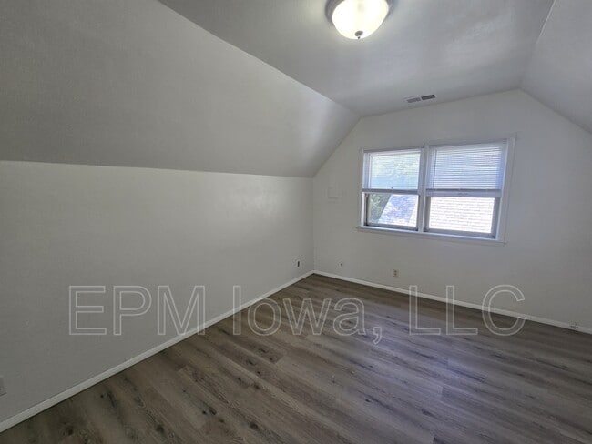 Building Photo - 1125 1/2 Mulberry Street