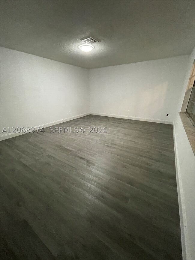 Building Photo - 2924 Sherwood Ln