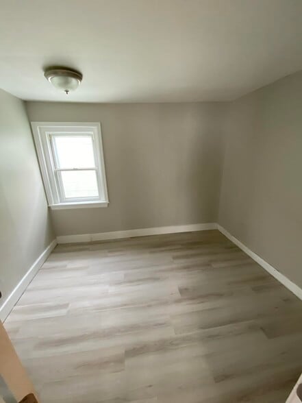 Building Photo - 2127 2nd Ave