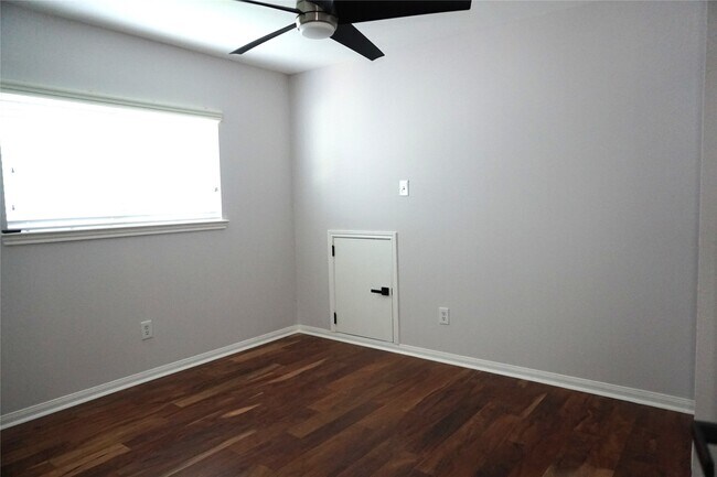 Building Photo - 3629 Pine Valley Dr