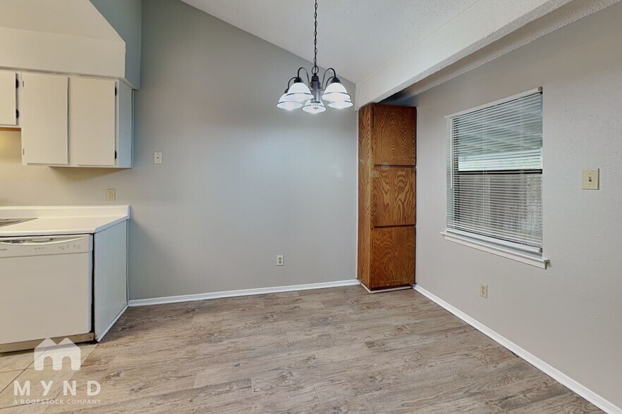 Building Photo - 2300 Berkett Dr