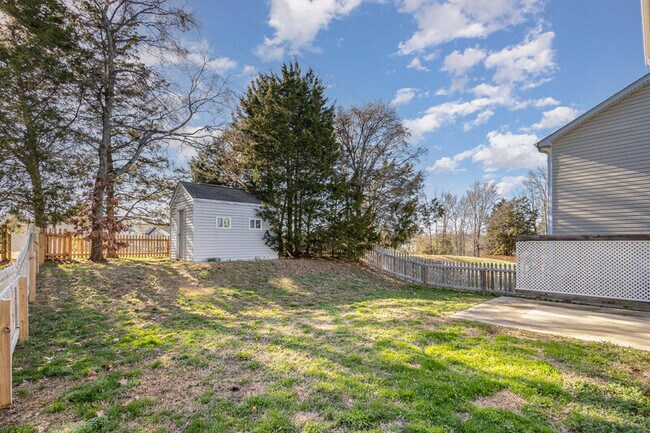 Building Photo - 13716 Riding Hill Ave