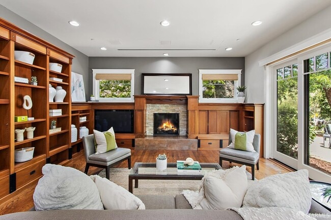 Building Photo - 2 Normandy Ln