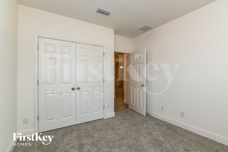 Building Photo - 705 Blackstone St