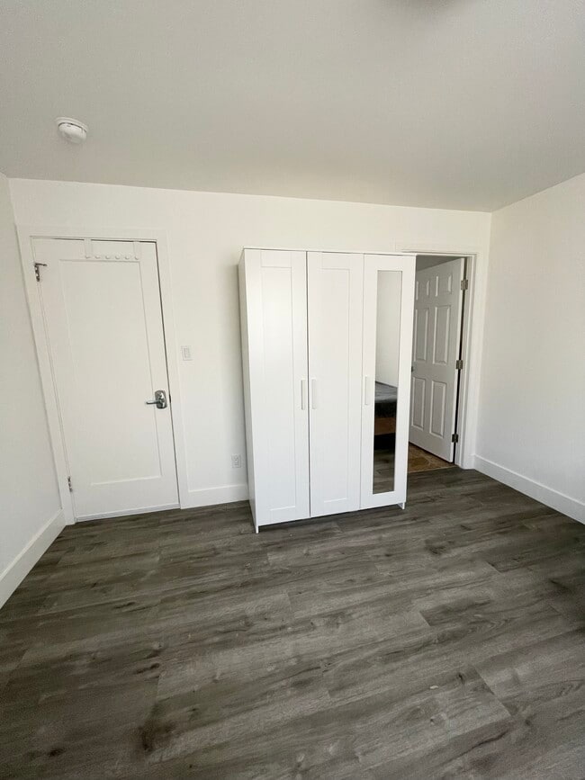 Building Photo - 732 16th Ave