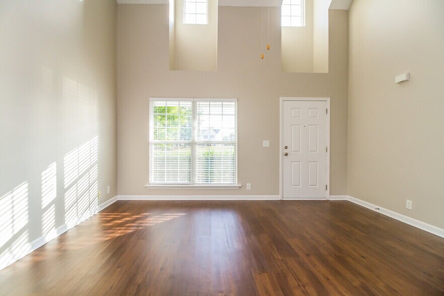 Building Photo - 913 Harvest Grove Dr