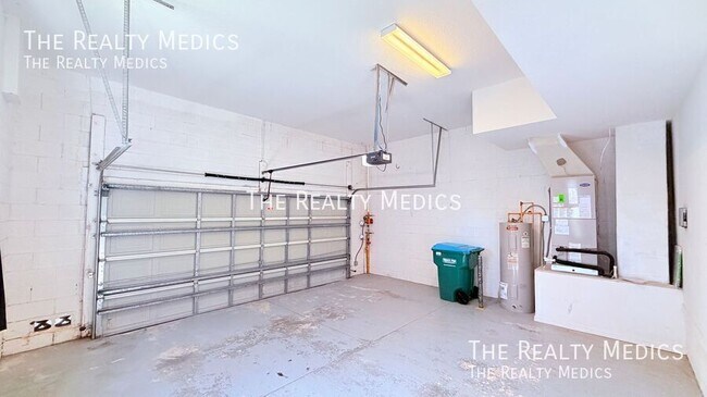 Building Photo - 359 Lansbrook Ln