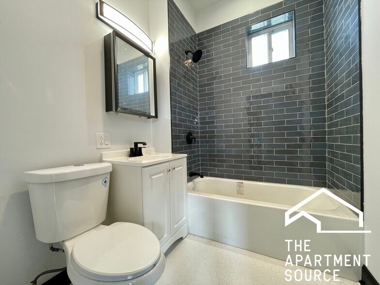 Building Photo - 2648 W Augusta Blvd