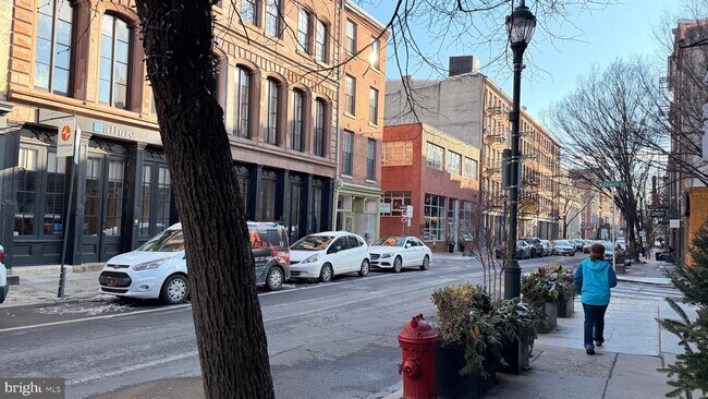 Building Photo - 136 N 3rd St