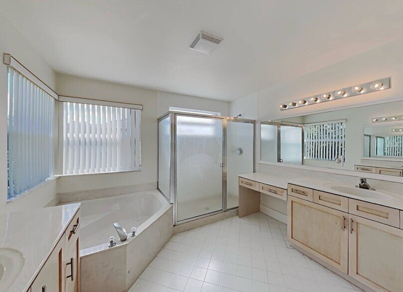 Building Photo - 17113 SW 49th Pl