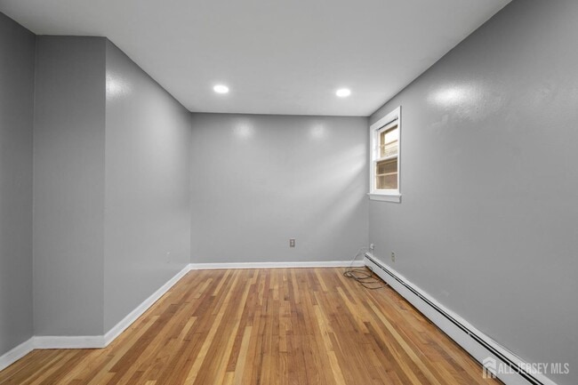 Building Photo - 360 Cator Ave