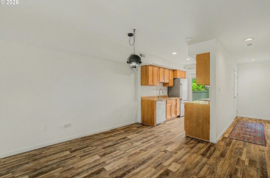 Building Photo - 1653 NW Midlake Ln