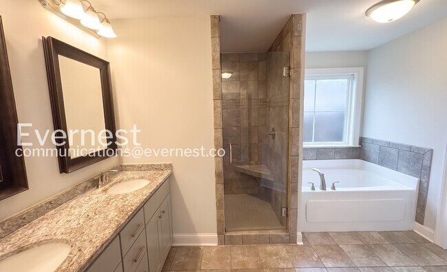 Building Photo - 4-Bed/2.5-Bath/Pet Friendly/Available Now!