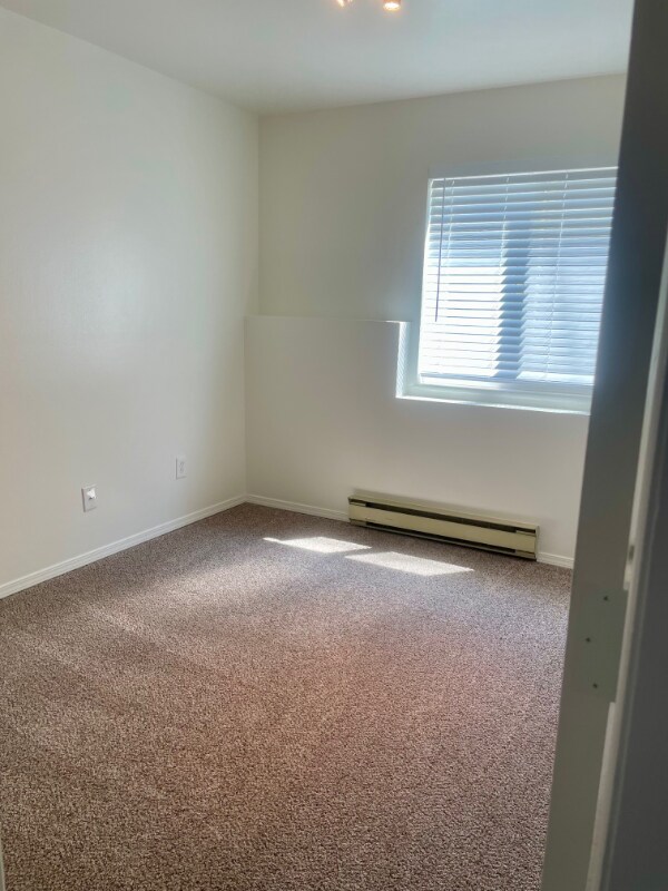 Building Photo - 3500 Rolling Green Dr