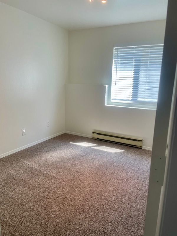 Building Photo - 3500 Rolling Green Dr