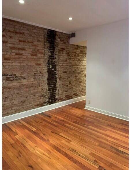 Primary Photo - 820 South St