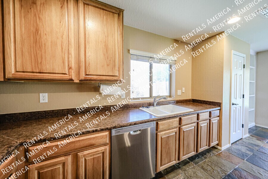 Building Photo - 23808 N Tayrien Ln