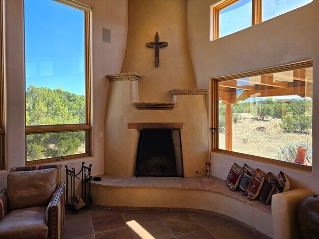 Building Photo - Pueblo Style Retreat in Las Campanas