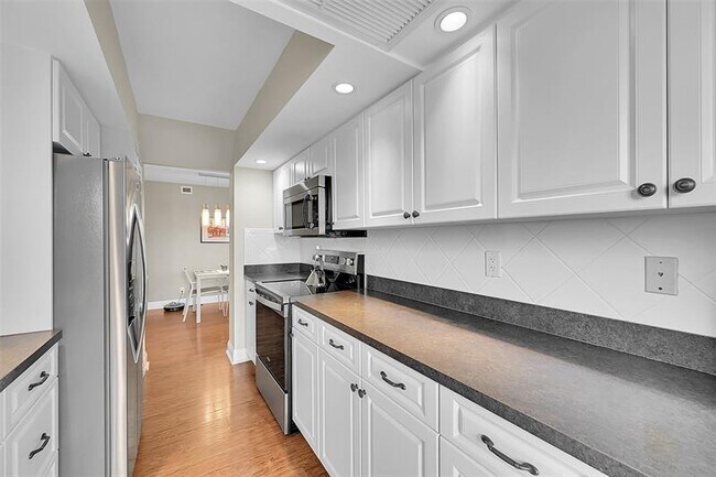 Building Photo - 2841 N Ocean Blvd