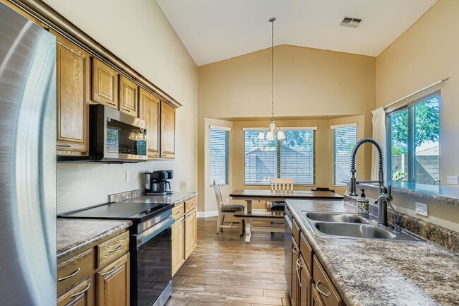 Building Photo - 46108 W Morning View Ln