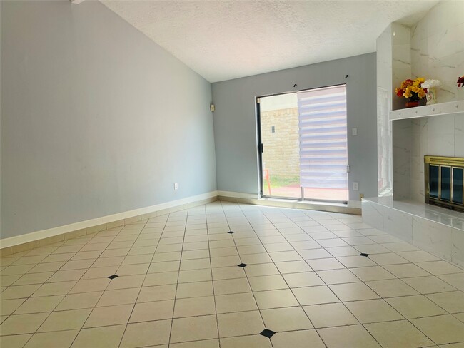 Building Photo - 6823 Songbrook Dr