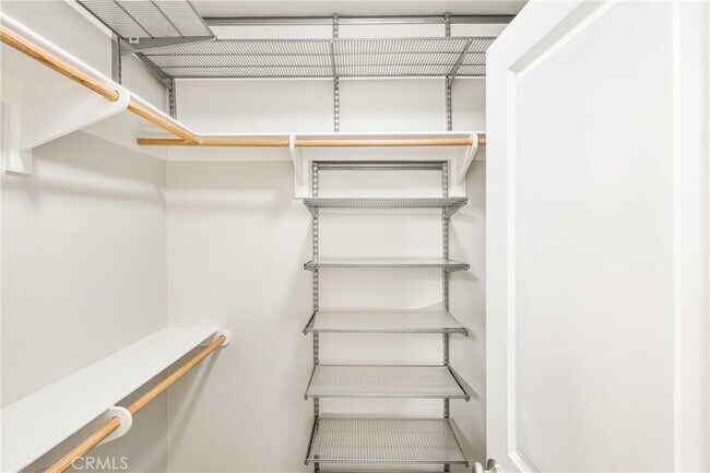 Building Photo - 52 Brindisi