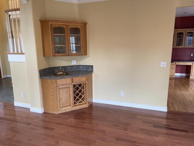 Building Photo - 2245 NW Park Terrace